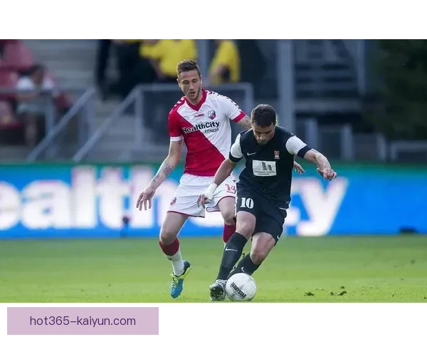 乌德勒支新赛季表现稳健，球迷期待球队竞争力增强。